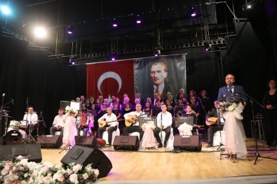 Kırklareli Kent Konseyi Türk Halk Müziği Korosu'ndan Türkü Şöleni