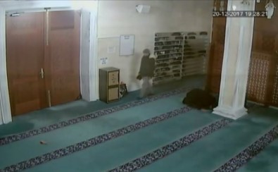 (Özel) Camiye Dadanan Ayakkabı Hırsızları Kamerada
