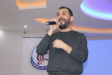 Şarkıcı Ersan Er Kardelen Koleji Öğrencileriyle Buluştu