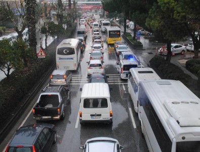 Aydın'da Trafik Yoğunluğu Önlenemiyor