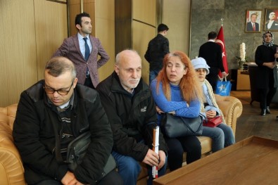 Başkan Karadeniz Görme Engelli Vatandaşları Ağırladı