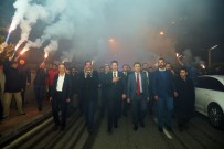 Çalışanlardan Başkan Tok'a Meşaleli Teşekkür