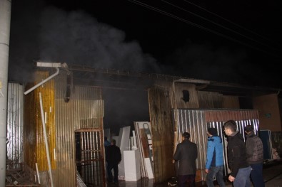 Çanakkale'de Mobilya Atölyesinde Yangın