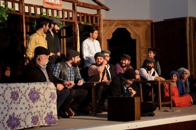 Ceylanpınar'da Tiyatro Oyununa Yoğun İlgi