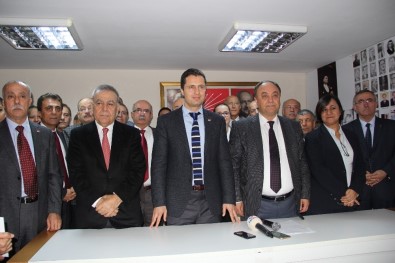 CHP İzmir'in Yeni Başkanı Yücel, Görevi Devraldı