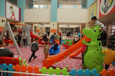 Çocuk Hastanesine Oyun Parkı
