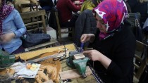 Ev Hanımları Geleneksel Zanaatları Öğreniyor