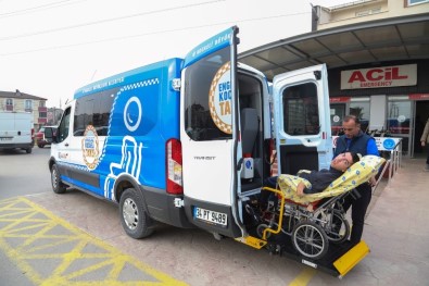 Kocaeli  Büyükşehir Belediyesi'nden Engellilere Taksi Hizmeti