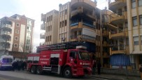 KıLıÇARSLAN - Manisa'da Ev Yangını Korkuttu Açıklaması 3 Kişi Dumandan Etkilendi