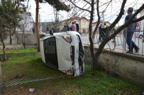 Otomobil Evin Bahçesine Uçtu