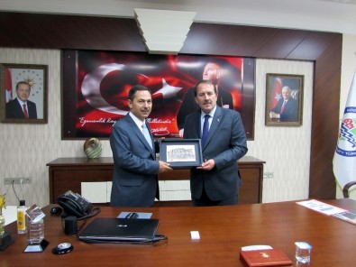 AK Parti Genel Başkan Yardımcısı Karacan, Uysal'ı Ziyaret Etti