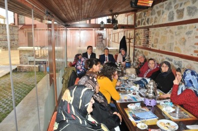 Akşehir'de 'Hanım Kardeşlerimiz İle Akşehirimizi Konuşuyoruz' Toplantıları