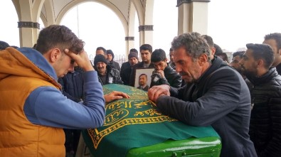 Halı Sahada Ölen Öğretmen Gözyaşlarıyla Uğurlandı