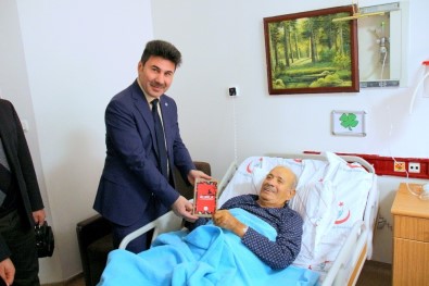 Karacoşkun'dan Şair Şahmaranoğlu'na Geçmiş Olsun Ziyareti