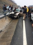 Kayganlaşan Yolda Kontrolden Çıkan Otomobil Bariyerlere Çarptı Açıklaması 1 Ölü