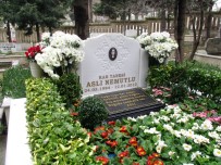 Milli Kayakçı Aslı Nemutlu, Ölümünün 6'Ncı Yılında Kabri Başında Anıldı