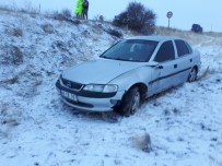 Sivas'ta Trafik Kazası Açıklaması 2 Yaralı