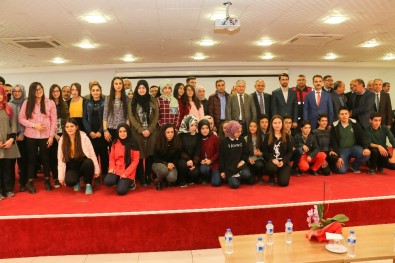 Yahyalı'da Başarılı 68 Öğrenci Ödüllendirildi