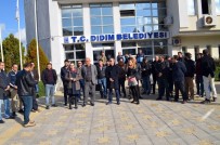 SIYAH ÇELENK - Didim'de Mimar Ve Mühendislerin Belediyeye Tepkileri Sürüyor