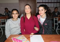 EĞİTİM HAYATI - Görme Engelli Öğretmen, Öğrencileriyle Hayata Tutunuyor