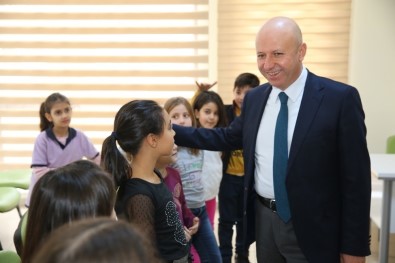 Başkan Çolakbayrakdar, Kocasinan Akademi'de Çocuklarla Birlikte