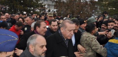 Cumhurbaşkanı Erdoğan'ın İlçelerine Geldiğini Duyan Stadyuma Koştu