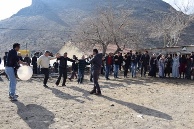 Önce Halay Çektiler Sonra Eylem Yaptılar