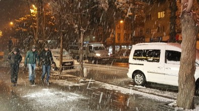 Tatvan Yeniden Beyaza Büründü