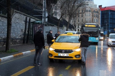 İngiltere Konsolosluğu önünde silahlı kavga