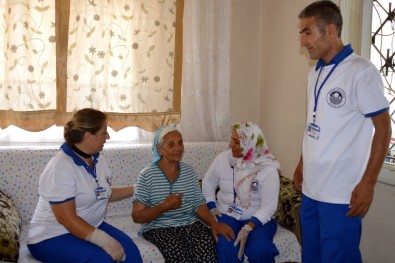 Akdeniz'in 'Evde Bakım Hizmetleri' Başarıyla Sürüyor