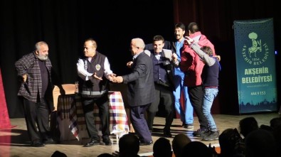 Akşehir'de 'Vay Sen Misin Ben Olan' İsimli Tiyatro Sahnelendi
