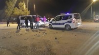Denizli'de Kamyonet İle Otomobil Çarpıştı Açıklaması 9 Yaralı