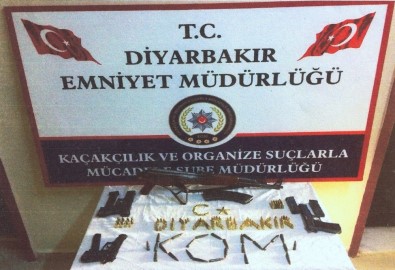 Diyarbakır'da Silah Ve Mühimmat Ele Geçirildi