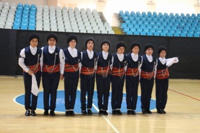 Erzincan'da Halk Oyunları İl Birinciliği Yarışmaları Yapıldı