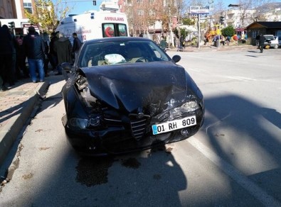 İki Kadın Sürücü Çarpıştı Açıklaması 4 Yaralı