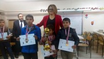 Satranç Turnuvasında Dereye Girenlere Ödülleri Verildi