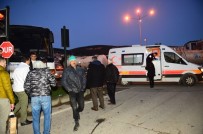 SERVİS OTOBÜSÜ - TIR Servis Otobüsüne Çarptı Açıklaması 9 Yaralı