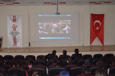 Adilcevaz'da Öğrenciler Sinemayla Buluştu