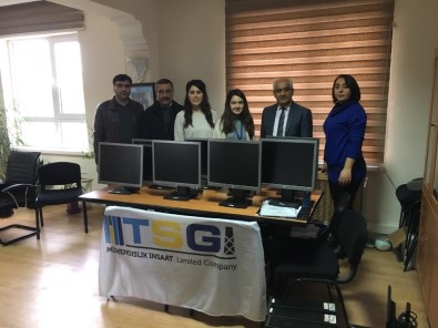 Aliağa'da Okula Bilgisayar Bağışı