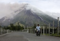 FELAKET - Filipinler, Moyan Yanardağı Çevresini Felaket Bölgesi İlan Etti