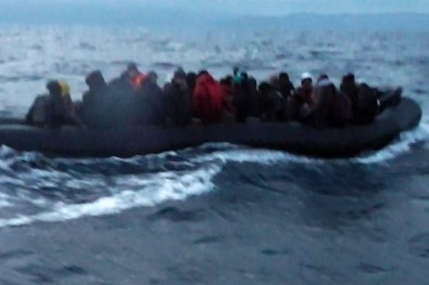 İzmir'de 49 Göçmen Kurtarıldı