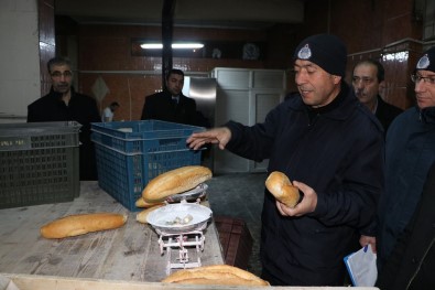 Kars'ta Zabıta Ekmek Fırınlarını Denetledi