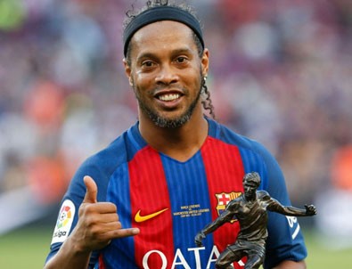 Brezilyalı fenomen Ronaldinho futbolu bıraktı