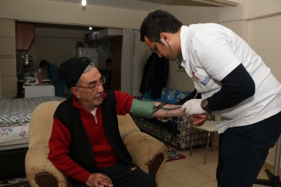 Büyükşehir Belediyesi Hastalara Evinde Bakıyor