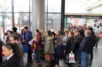 DOĞAN CÜCELOĞLU  - Cüceloğlu'nun İmza Gününe Yoğun İlgi