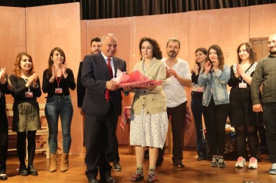 Erdemli Belediyesi Şehir Tiyatrosu'na Ödül