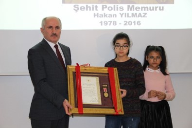 Karaman'da Şehit Polis Memurunun Devlet Övünç Madalyası Kızlarına Verildi