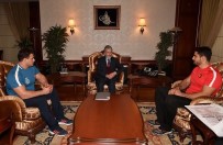 RIZA KAYAALP - Rıza Ve Taha'dan Mustafa Tuna'ya Ziyaret