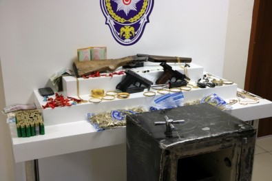 Sakarya'da 100 Bin TL'lik Hırsızlık Yapan Şüpheliler Yakalandı
