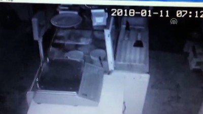 Sigara Hırsızları Kameraya Yakalandı